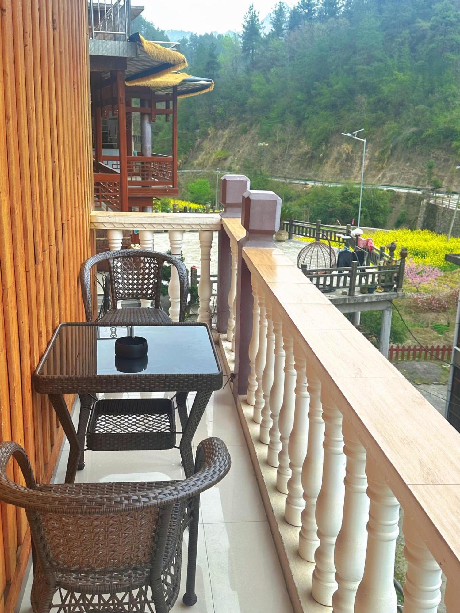 Tongfu Inn Жангжиаже Екстериор снимка
